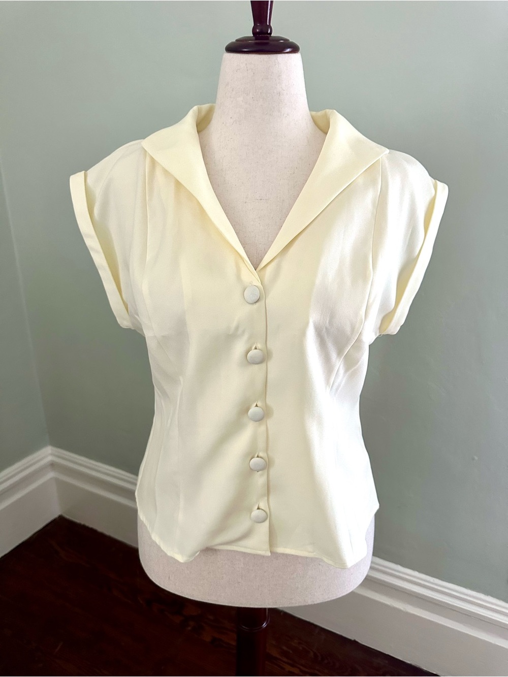 Dancing Days by Banned Apparel Women's Cream Button-Front Collared Shell Top